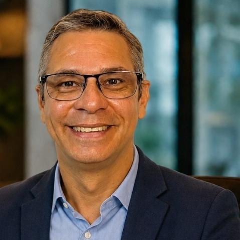 Manoel Junior, contador da ContService, sorrindo